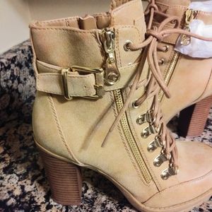 NWOT Guess Boots - Size 5